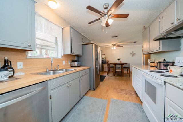 305 Dalee Dr, Hallsville, TX 75650