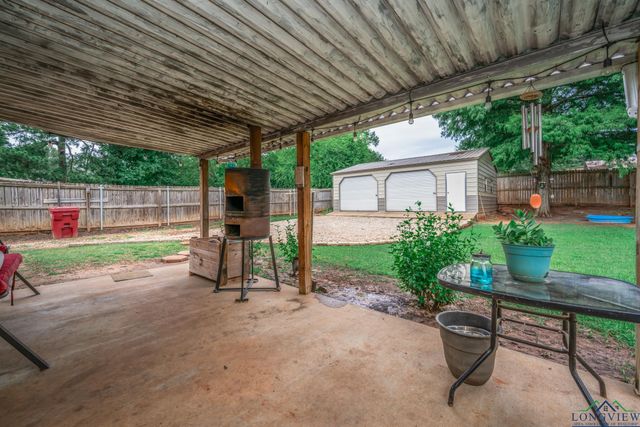 305 Dalee Dr, Hallsville, TX 75650