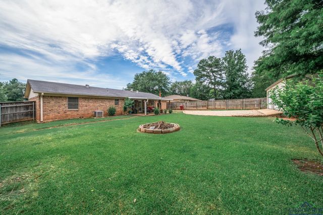 305 Dalee Dr, Hallsville, TX 75650