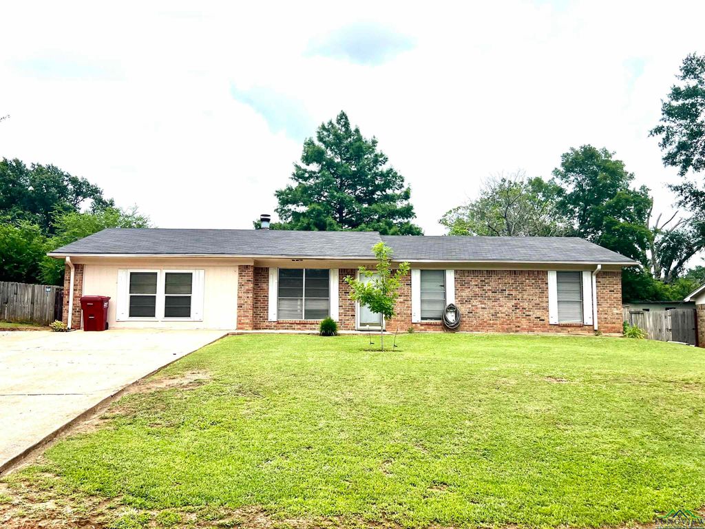 305 Dalee Dr, Hallsville, TX 75650