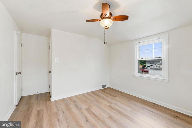 3007 NAAMANS CREEK RD, Upper Chichester, PA 19061