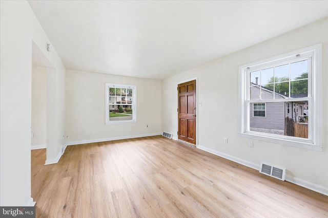 3007 NAAMANS CREEK RD, Upper Chichester, PA 19061