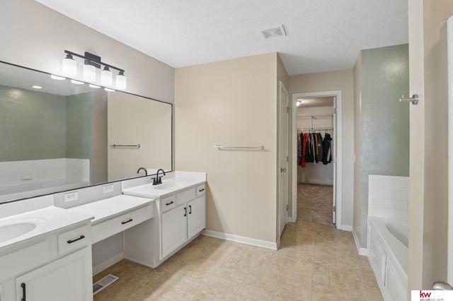 8820 N 158 Street, Bennington, NE 68007