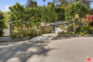 2867 N Beachwood Drive, Los Angeles, CA 90068