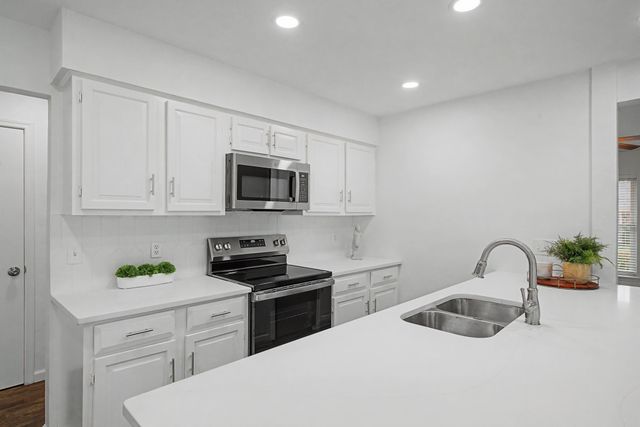 2217 Benbrook Drive, Carrollton, TX 75007