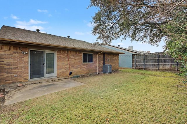 2217 Benbrook Drive, Carrollton, TX 75007