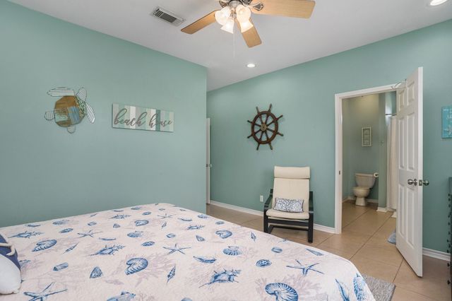 960 B Palmetto Drive, Crystal Beach, TX 77650