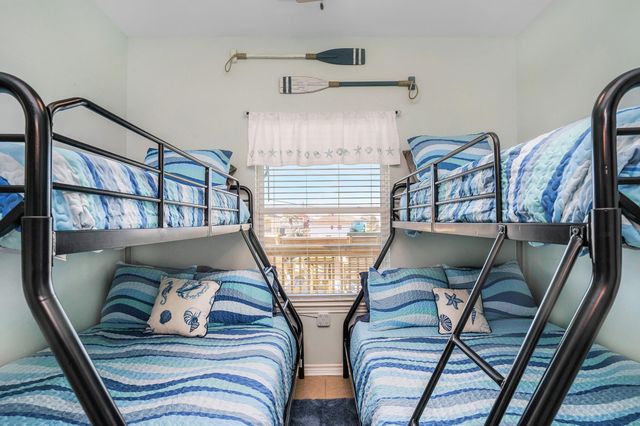 960 B Palmetto Drive, Crystal Beach, TX 77650
