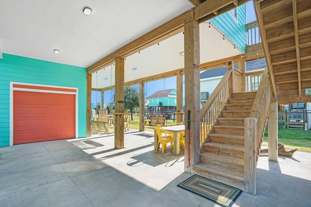 960 B Palmetto Drive, Crystal Beach, TX 77650