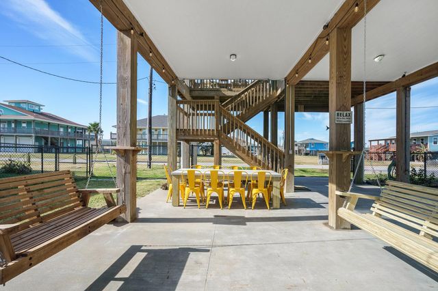 960 B Palmetto Drive, Crystal Beach, TX 77650