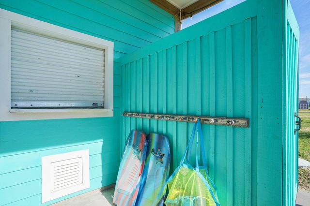 960 B Palmetto Drive, Crystal Beach, TX 77650