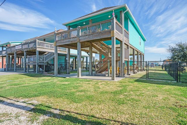 960 B Palmetto Drive, Crystal Beach, TX 77650