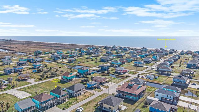 960 B Palmetto Drive, Crystal Beach, TX 77650