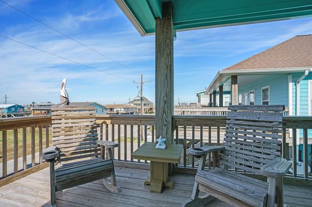 960 B Palmetto Drive, Crystal Beach, TX 77650