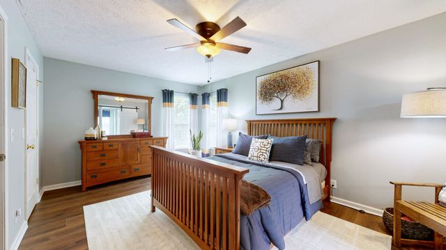 3765 Springwater Dr, Nashville, TN 37221