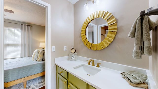 3765 Springwater Dr, Nashville, TN 37221