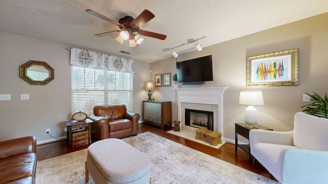 3765 Springwater Dr, Nashville, TN 37221
