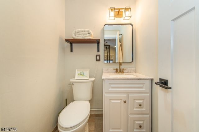 1 Shawnee Trl, Sparta Twp., NJ 07871