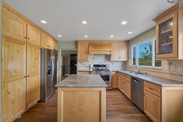 199 W Sidlee Street, Thousand Oaks, CA 91360
