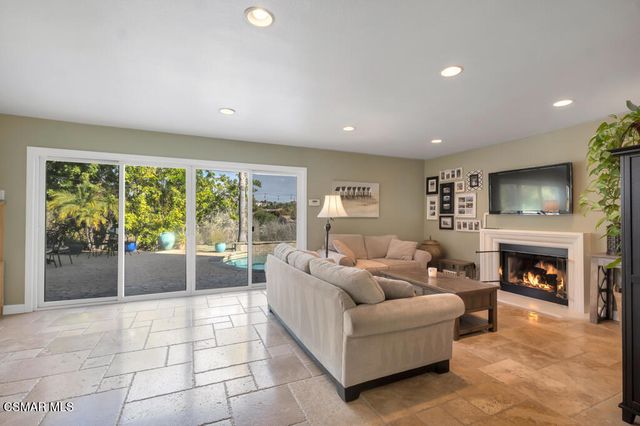 199 W Sidlee Street, Thousand Oaks, CA 91360