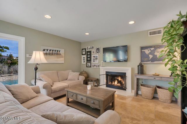 199 W Sidlee Street, Thousand Oaks, CA 91360