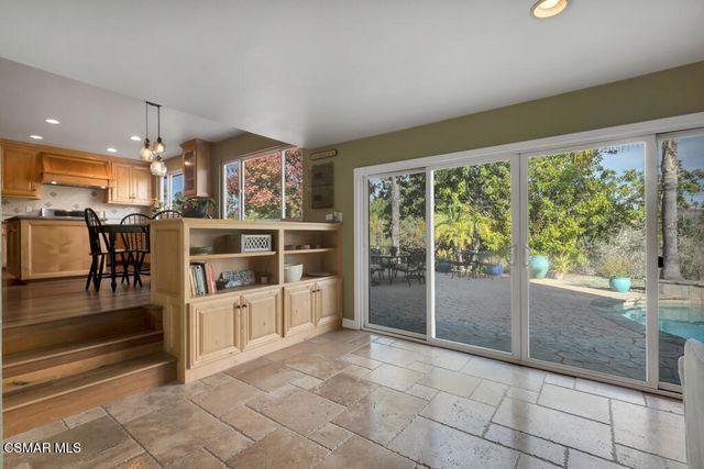 199 W Sidlee Street, Thousand Oaks, CA 91360
