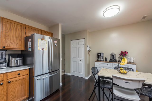 6764 E Monticello Court 13, Gurnee, IL 60031