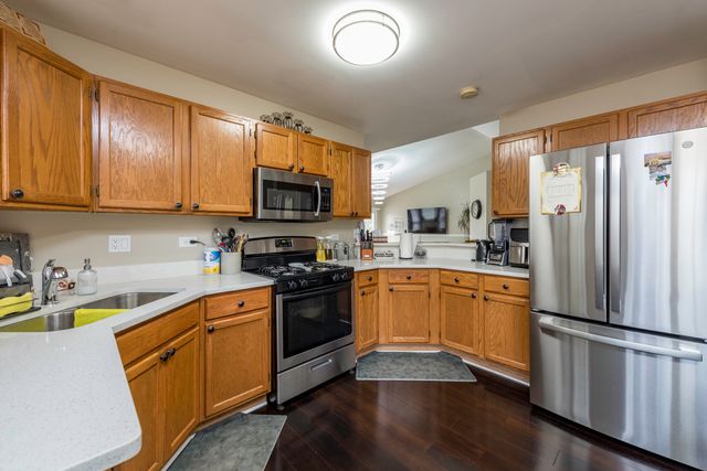 6764 E Monticello Court 13, Gurnee, IL 60031