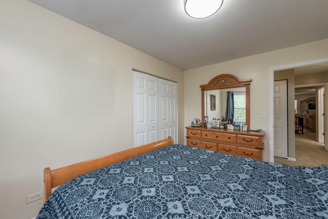 6764 E Monticello Court 13, Gurnee, IL 60031