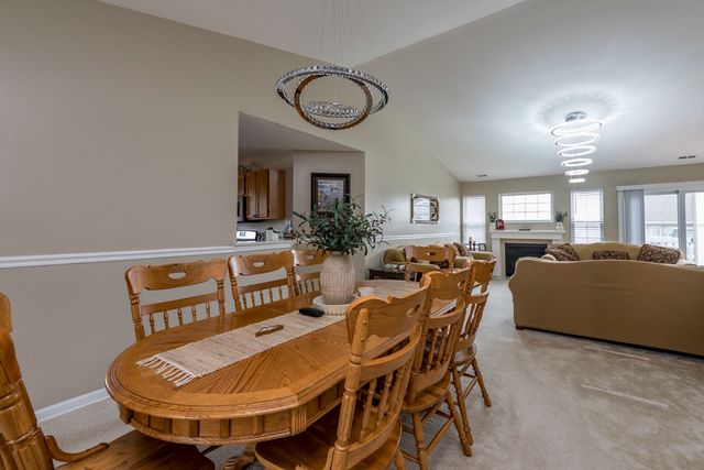 6764 E Monticello Court 13, Gurnee, IL 60031