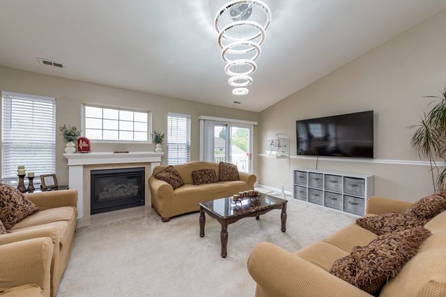 6764 E Monticello Court 13, Gurnee, IL 60031