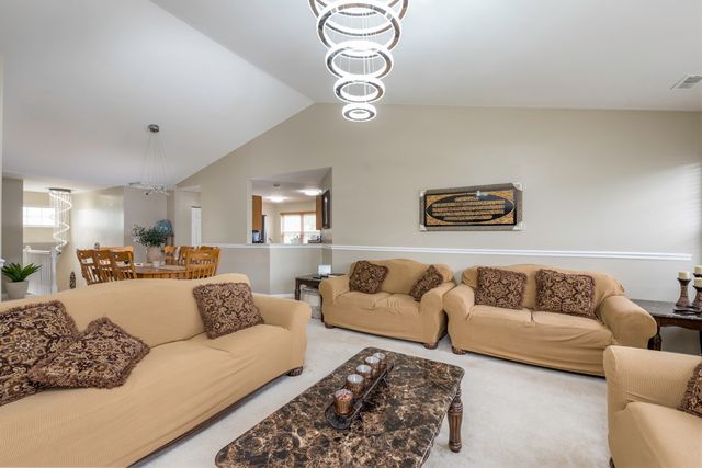 6764 E Monticello Court 13, Gurnee, IL 60031