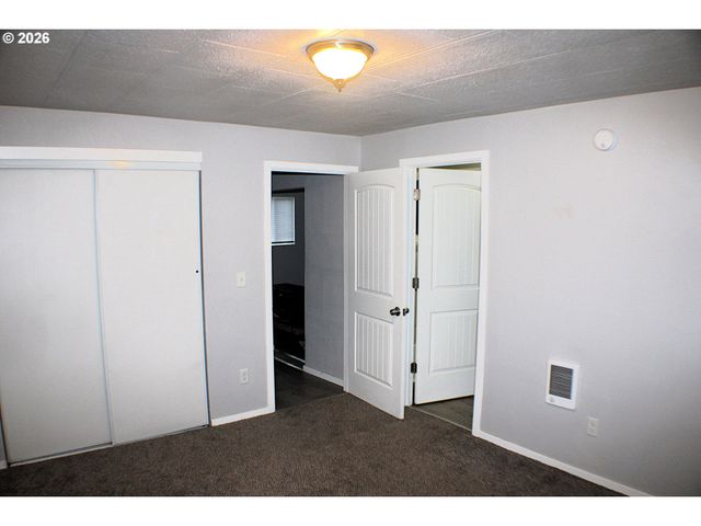 165 Ne OAK St, Myrtle Creek, OR 97457