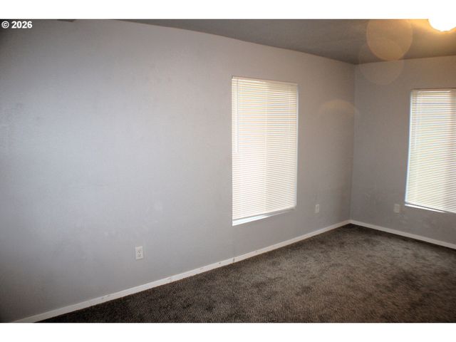 165 Ne OAK St, Myrtle Creek, OR 97457