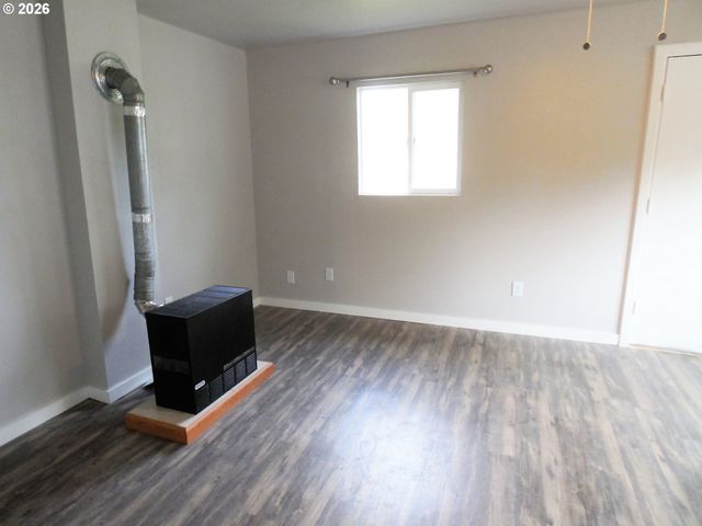 165 Ne OAK St, Myrtle Creek, OR 97457