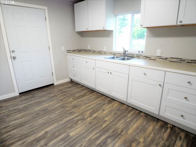 165 Ne OAK St, Myrtle Creek, OR 97457