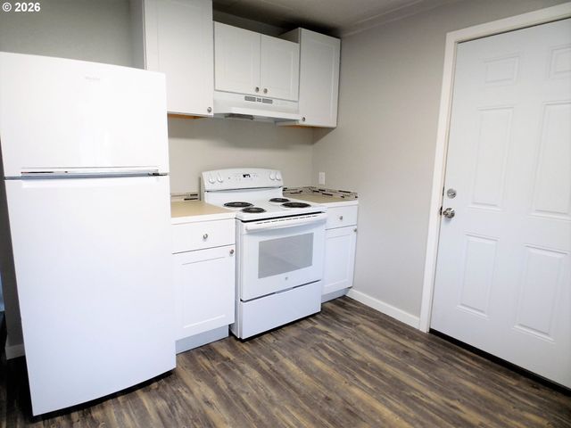 165 Ne OAK St, Myrtle Creek, OR 97457
