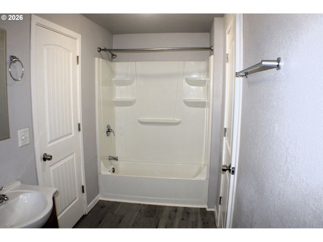 165 Ne OAK St, Myrtle Creek, OR 97457