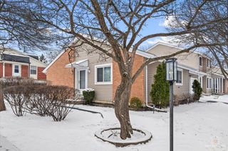 1375 N Whispering Springs Circle, Palatine, IL 60074