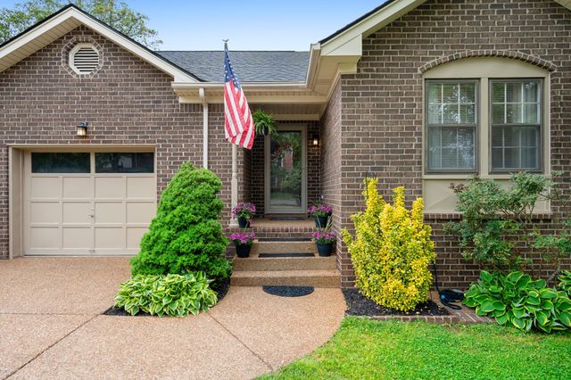 215 Devrow Ct, Franklin, TN 37064