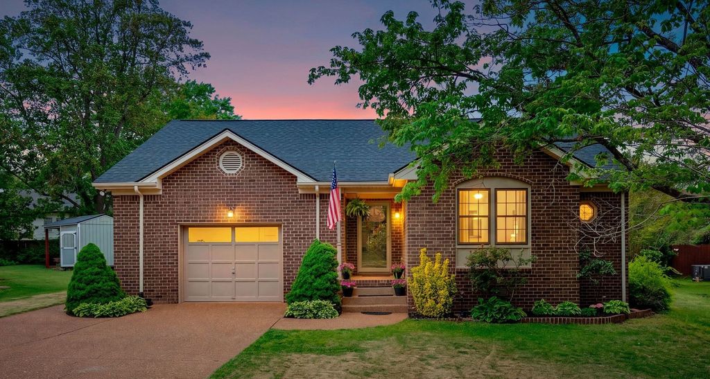 215 Devrow Ct, Franklin, TN 37064