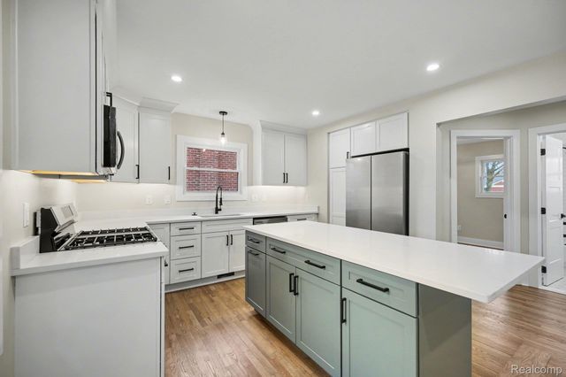 327 Normandy Road, Royal Oak, MI 48073