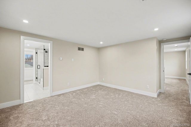 327 Normandy Road, Royal Oak, MI 48073