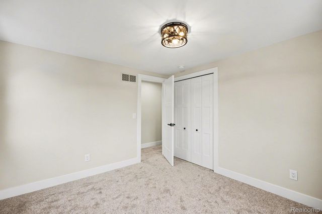 327 Normandy Road, Royal Oak, MI 48073