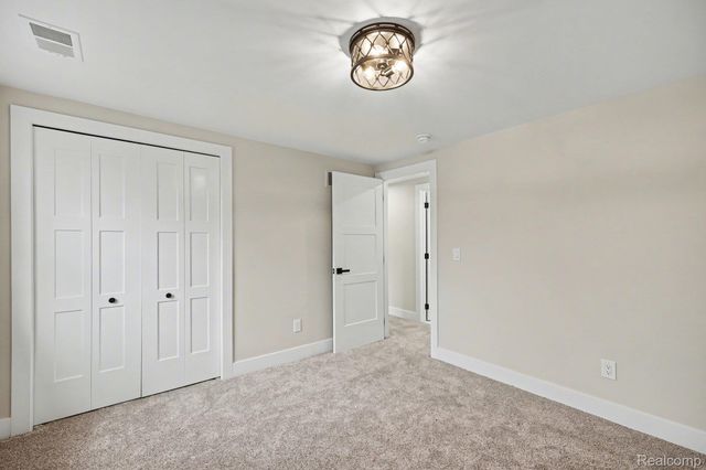 327 Normandy Road, Royal Oak, MI 48073