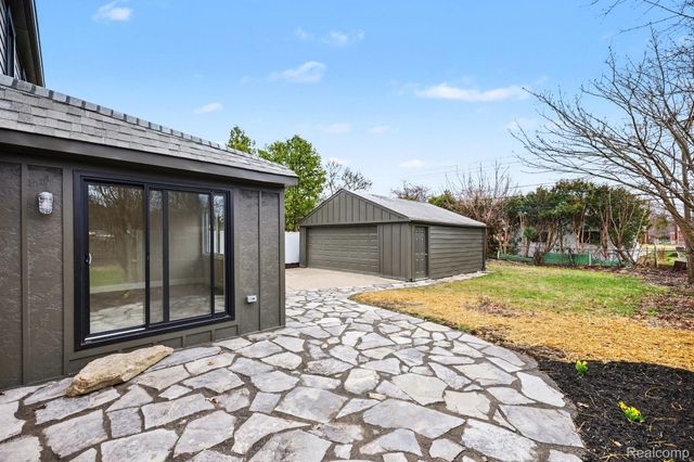 327 Normandy Road, Royal Oak, MI 48073