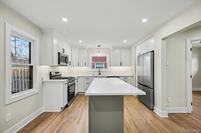 327 Normandy Road, Royal Oak, MI 48073