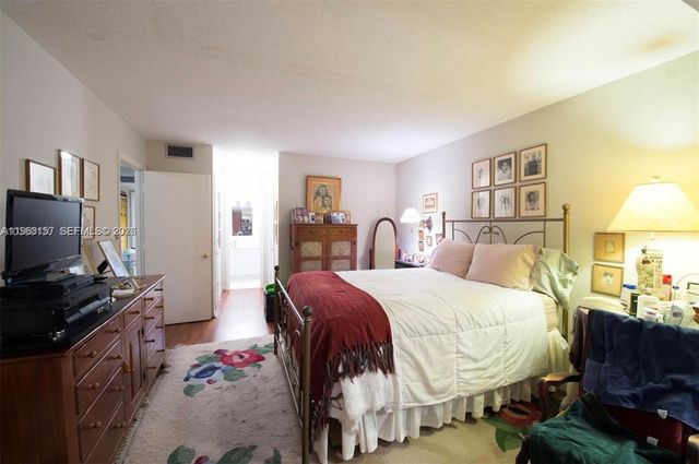 2200 Park Ln 105, Hollywood, FL 33021