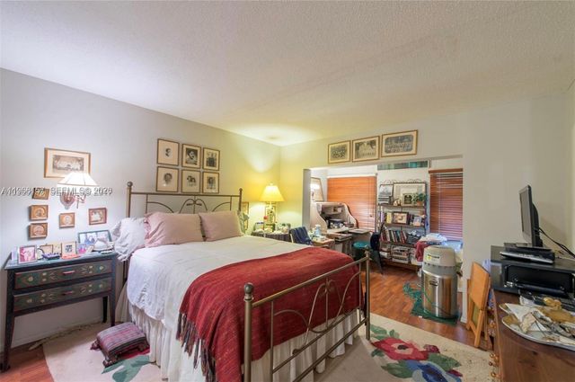 2200 Park Ln 105, Hollywood, FL 33021