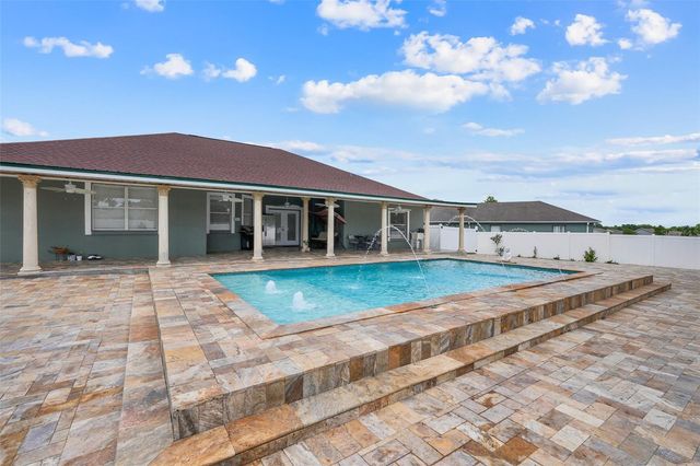 2735 BERKFORD CIRCLE, Lakeland, FL 33810